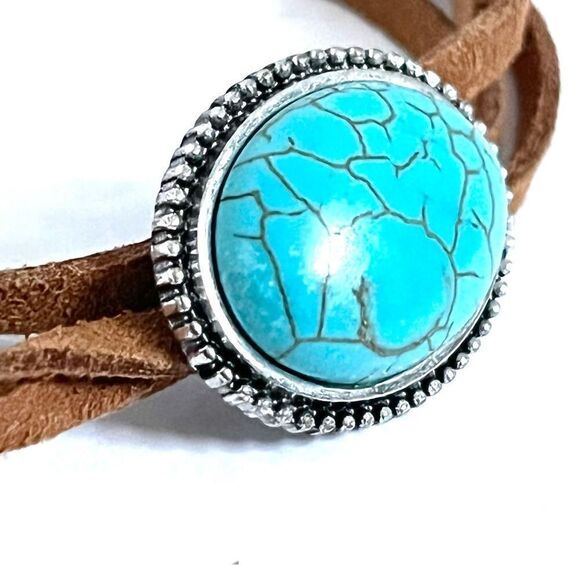Women’s Turquoise Pendant Adjustable Bracelet - Picture 5 of 5
